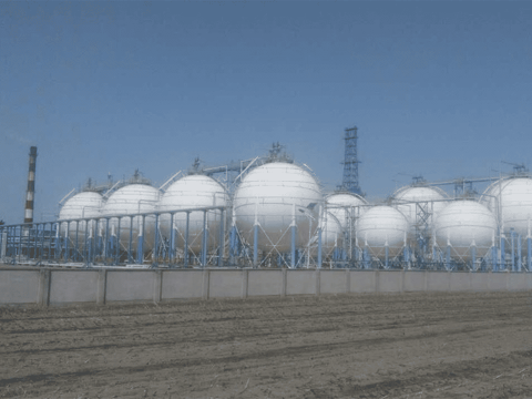 Comprehensive anti-corrosion coating project for Panjin Haoye tank farm and liquefied hydrocarbon spherical tanks, ensuring safe and durable storage in severe petrochemical environments.